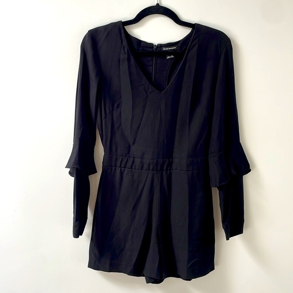 Club Monaco Bodena frill Long Sleeve Romper Jumpsuit shorts v neck Black Sz 0 - Picture 6 of 16